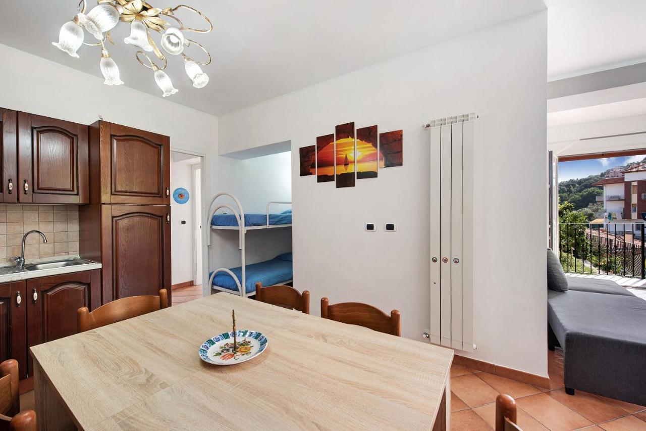 Esclusiva Terrazza Vista Porto Apartamento Varazze Exterior foto